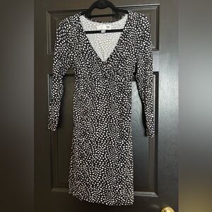 Old Navy Black and White Long Sleeve Maternity Dress
